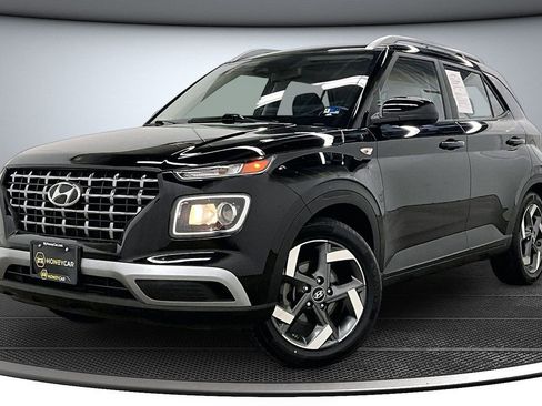 Used 2023 Hyundai Venue SEL FWD image 3