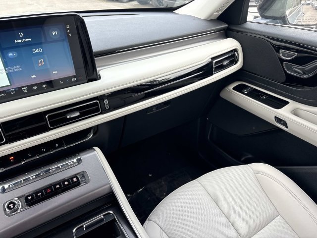New 2026 Lincoln Aviator 2WD w/ Jet Appearance Package image 15