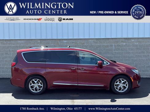 Used 2018 Chrysler Pacifica Touring-L Plus FWD image 1