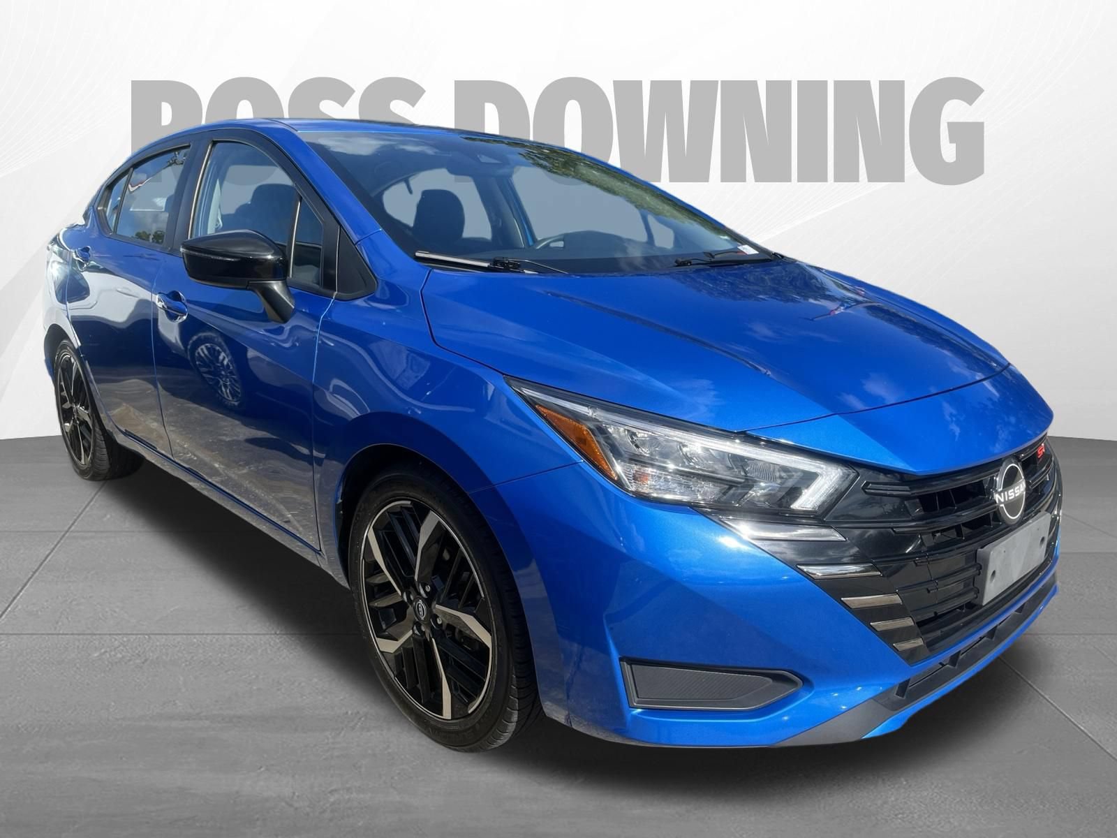 Used 2024 Nissan Versa SR FWD image 3