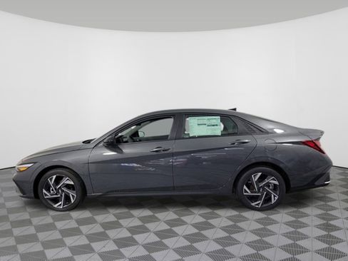 Used 2025 Hyundai Elantra Sport image 8