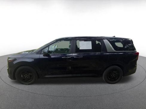 Used 2026 Kia Carnival FWD image 9