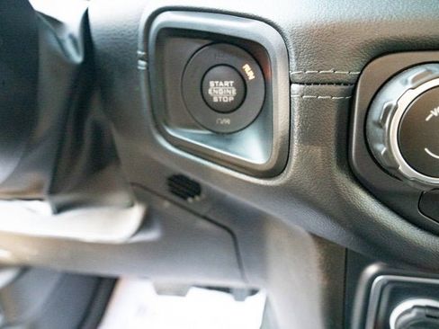 Certified 2024 Jeep Gladiator Rubicon w/ Technology Group image 21