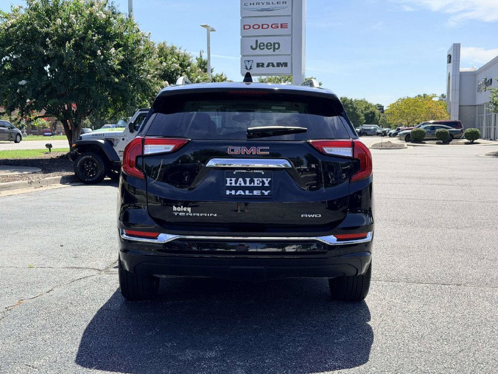 Used 2023 GMC Terrain Denali AWD/4WD image 3