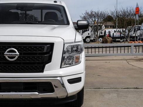 Used 2021 Nissan Titan SV image 45