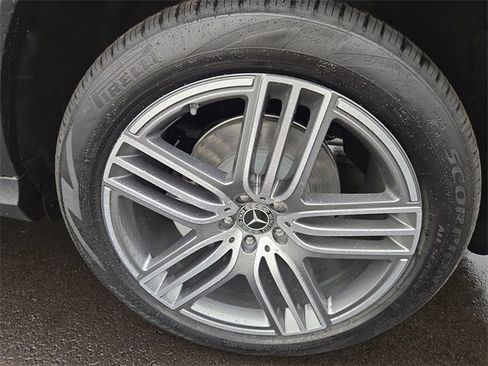 New 2026 Mercedes-Benz GLS 450 4MATIC image 33