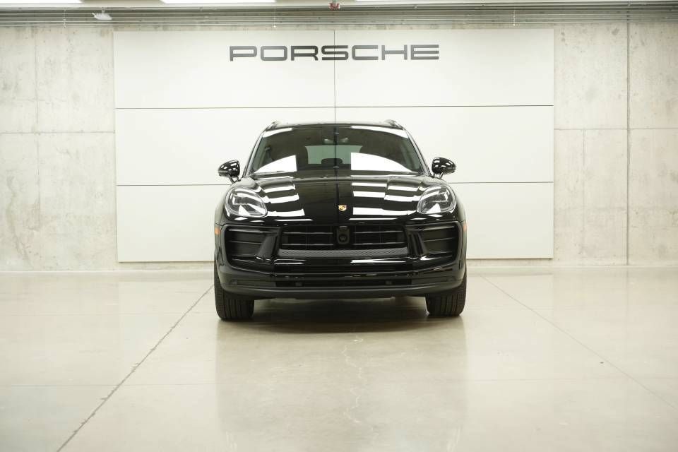 Certified 2026 Porsche Macan AWD/4WD image 10