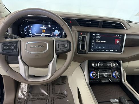 Used 2023 GMC Yukon XL Denali AWD/4WD image 3