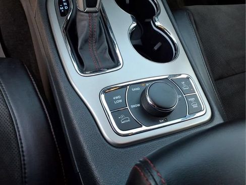 Used 2019 Jeep Grand Cherokee Trailhawk AWD/4WD image 25