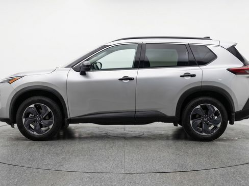 Used 2025 Nissan Rogue SV FWD image 5