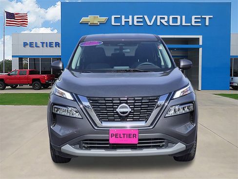 Used 2022 Nissan Rogue SV image 2