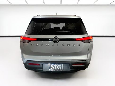 Used 2022 Nissan Pathfinder SV FWD image 5