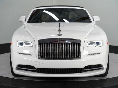 Used 2017 Rolls-Royce Dawn RWD image 9