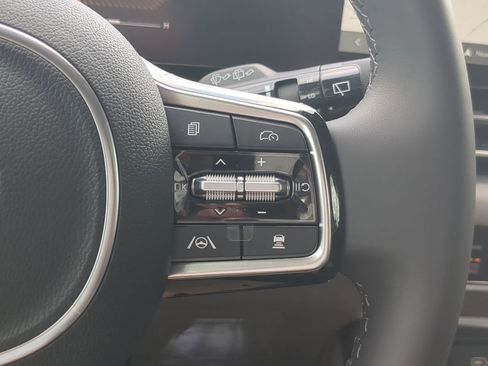 New 2026 Kia Carnival EX FWD image 24