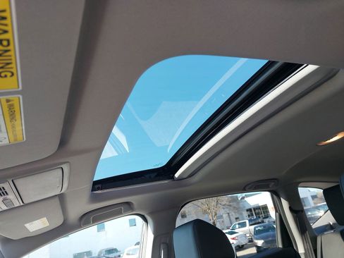 Used 2022 Honda CR-V Touring image 31