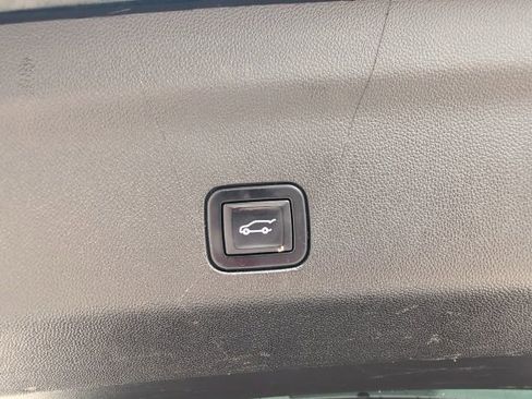 Used 2022 GMC Yukon SLT w/ SLT Premium Package image 11