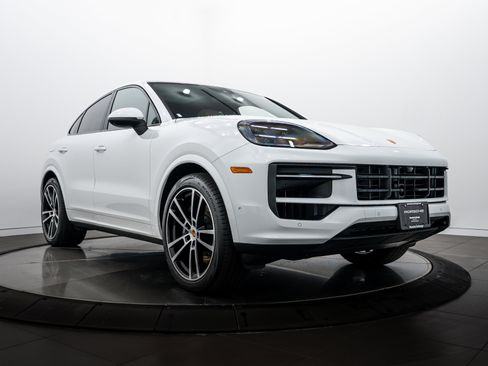 Certified 2026 Porsche Cayenne Coupe image 9