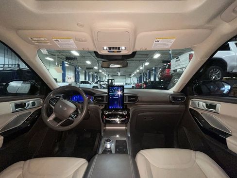 Used 2022 Ford Explorer Platinum w/ Equipment Group 601A image 27