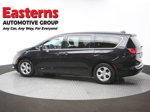 Used 2017 Chrysler Pacifica LX w/ Tire & Wheel Group FWD image 60