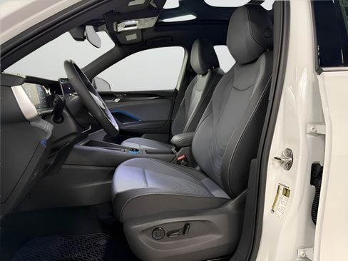 New 2026 Volkswagen Tiguan SE R-Line AWD/4WD image 17