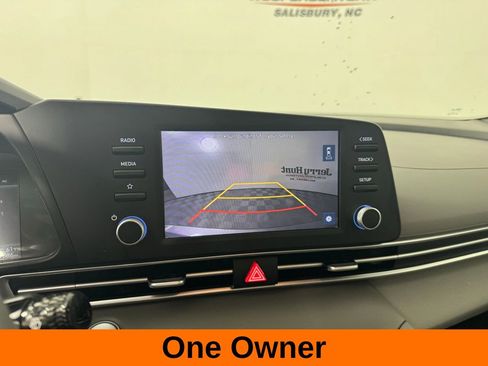 Used 2022 Hyundai Elantra SEL image 3