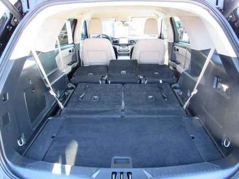 Used 2023 Ford Explorer XLT w/ Equipment Group 202A AWD/4WD image 33