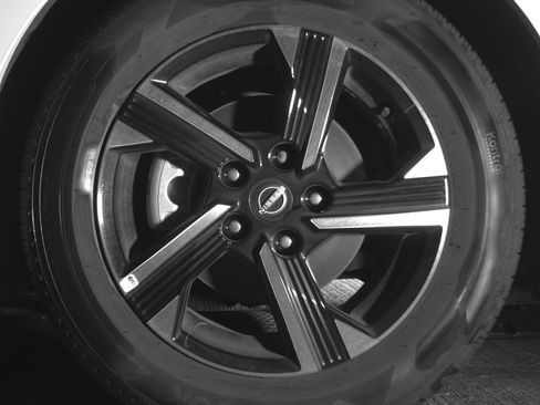 Used 2025 Nissan Sentra SV FWD image 12
