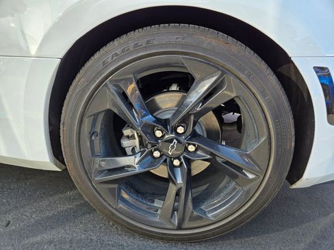 Used 2024 Chevrolet Camaro LT RWD image 4
