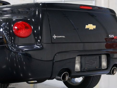 Used 2003 Chevrolet SSR w/ Preferred Equipment Group RWD image 11
