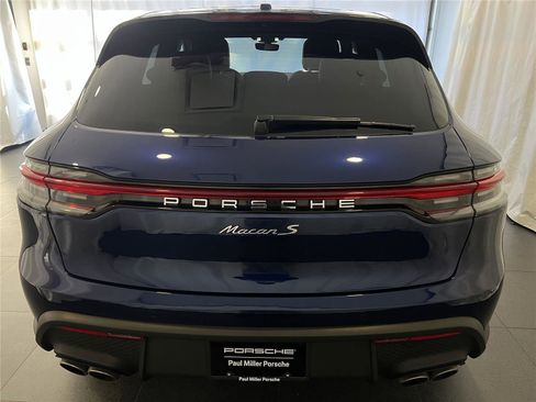 Certified 2023 Porsche Macan S image 8