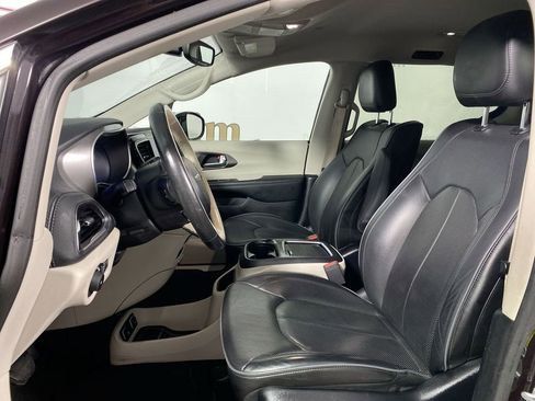 Used 2019 Chrysler Pacifica Limited FWD image 11