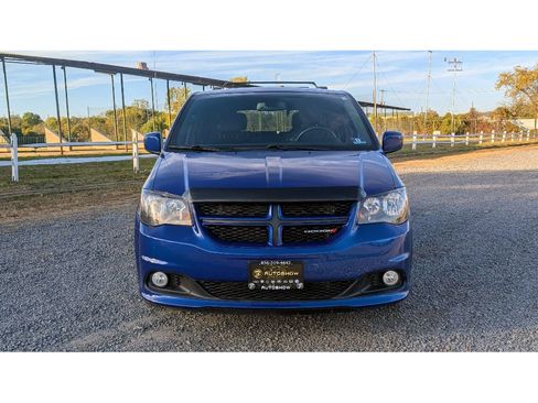 Used 2019 Dodge Grand Caravan GT image 2