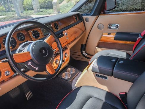 Used 2010 Rolls-Royce Phantom Drophead Coupe image 34