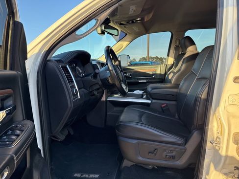Used 2018 RAM 2500 Laramie w/ Cold Weather Group image 10