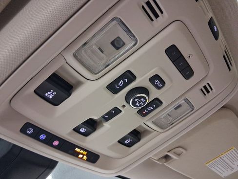 Used 2021 GMC Yukon XL Denali w/ Denali Premium Package image 29