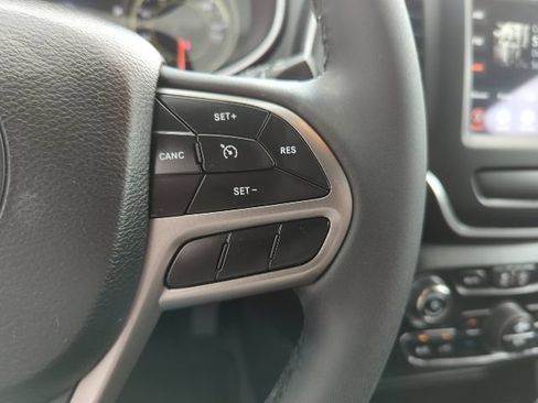 Used 2022 Jeep Cherokee Latitude Lux w/ Sun & Sound Group AWD/4WD image 13