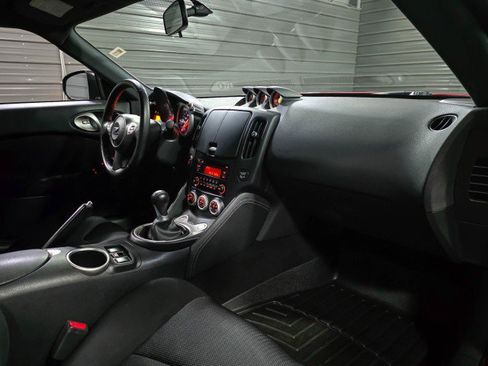 Used 2018 Nissan 370Z Touring 6-Speed Manual Coupe image 11