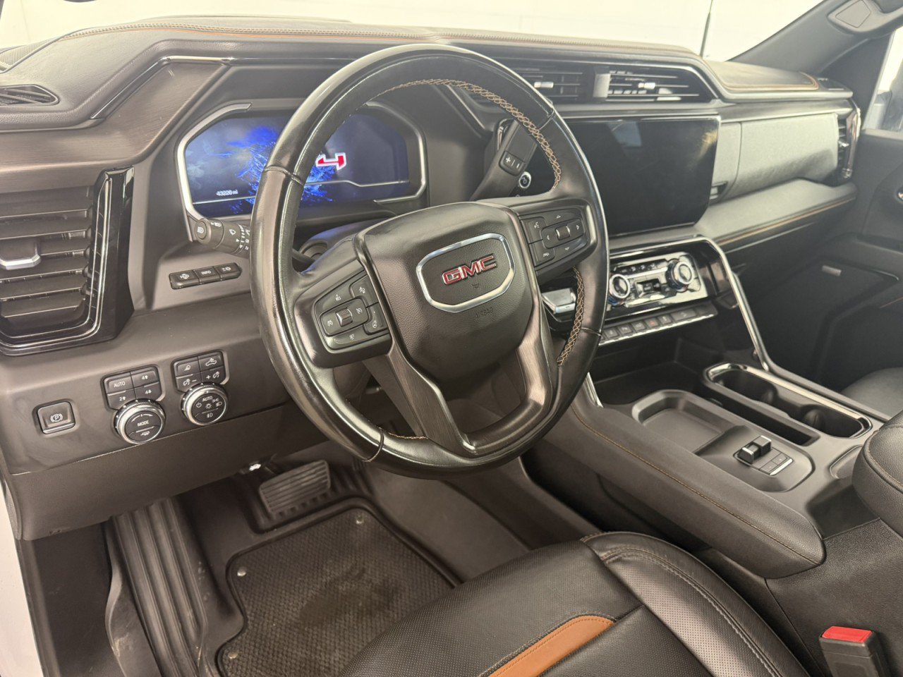 Used 2024 GMC Sierra 3500 AT4 w/ Technology Package AWD/4WD image 18