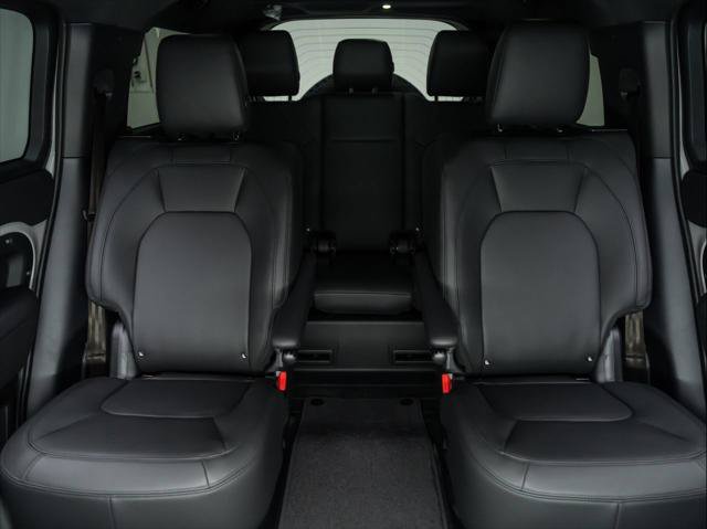 New 2026 Land Rover Defender 130 X-Dynamic SE AWD/4WD image 17