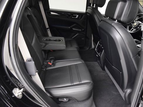 Used 2022 Porsche Cayenne AWD/4WD image 20