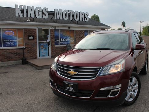 Used 2017 Chevrolet Traverse LT w/ Style and Technology Package FWD image 1