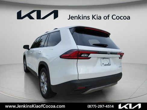 Used 2025 Toyota Grand Highlander FWD image 7
