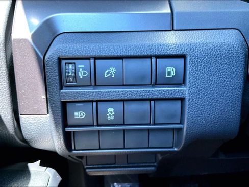 Used 2025 Toyota 4Runner SR5 AWD/4WD image 35