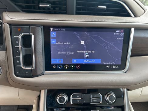 Used 2021 GMC Yukon Denali w/ Denali Premium Package AWD/4WD image 12