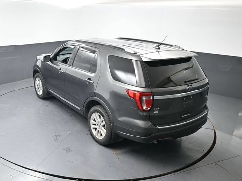 Used 2018 Ford Explorer XLT w/ Equipment Group 202A AWD/4WD image 19