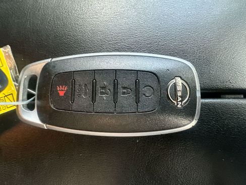 Used 2025 Nissan Rogue SV AWD/4WD image 28