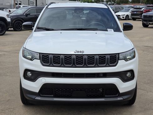 Used 2025 Jeep Compass Latitude w/ Convenience Group AWD/4WD image 3