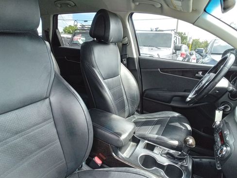 Used 2016 Kia Sorento EX FWD image 19