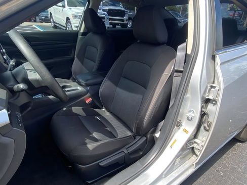 Used 2023 Nissan Altima 2.5 S FWD image 14