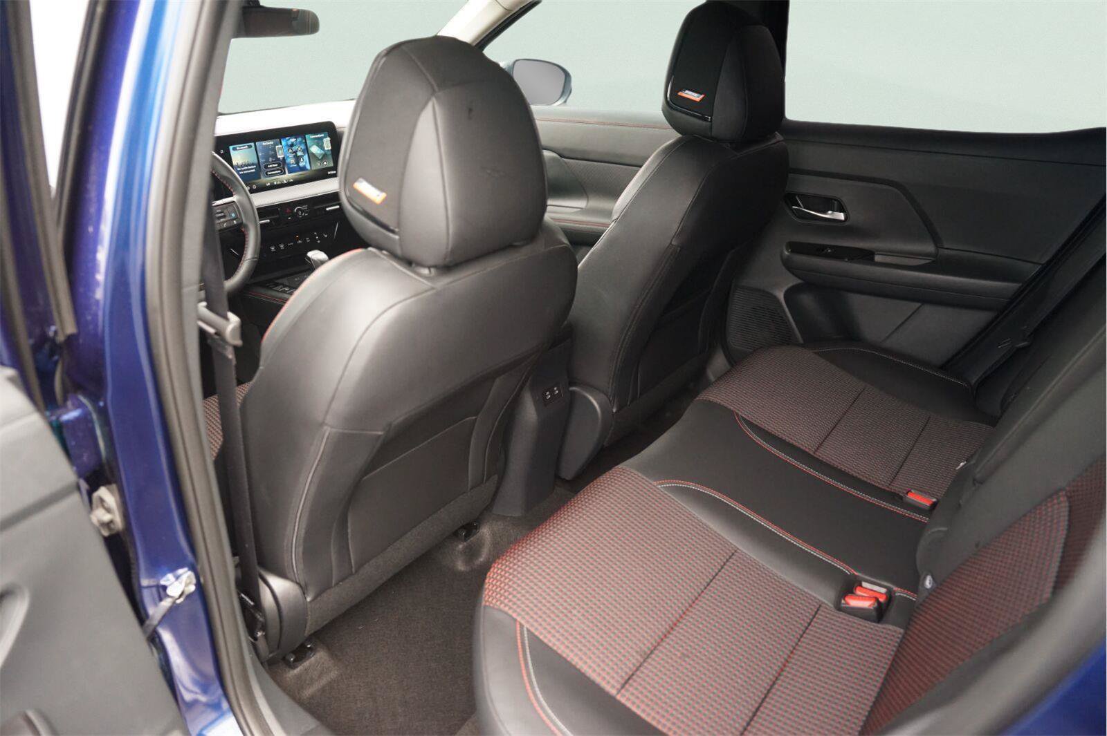 Used 2026 Nissan Kicks SR w/ SR Premium Package FWD image 12